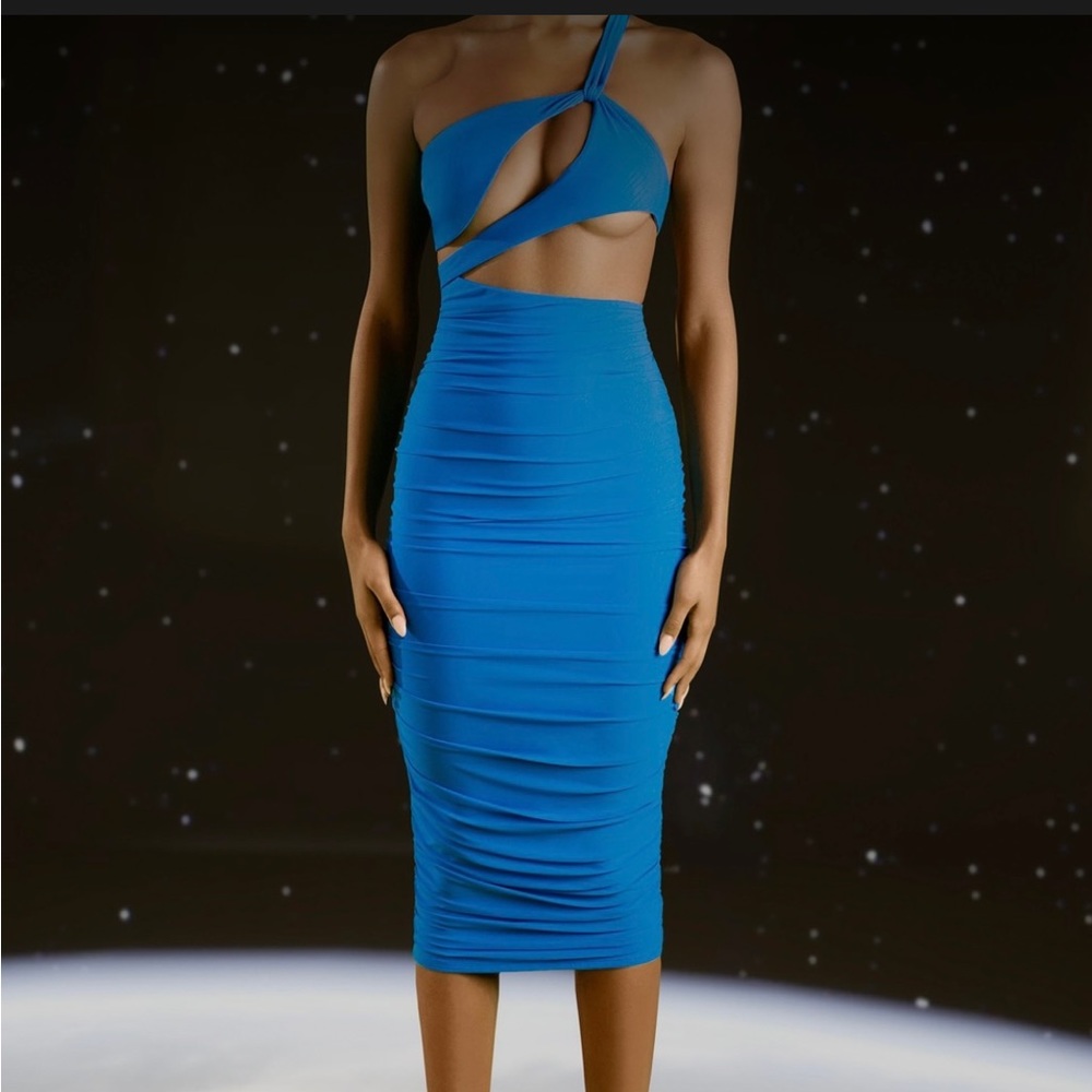 Asymmetric Cut Out
Midi Dress in Blue - 2